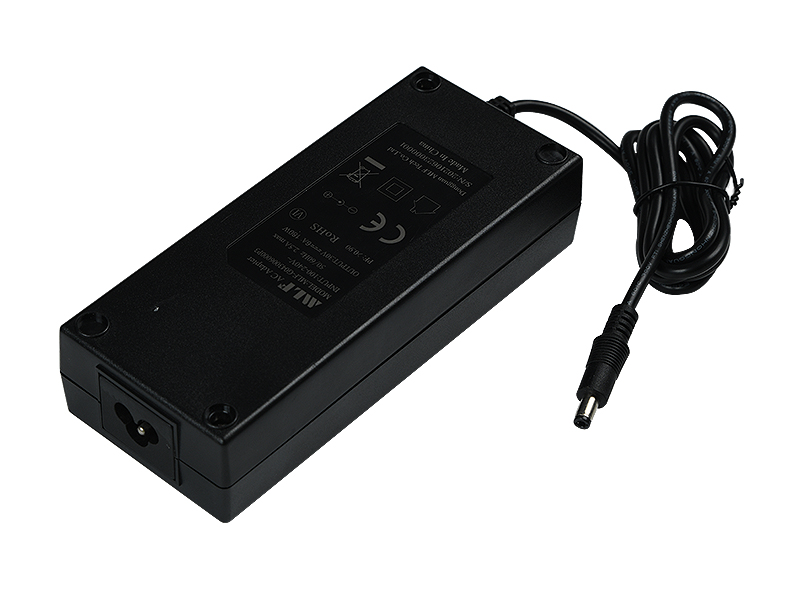 G04 150W-180W桌面式电源适配器